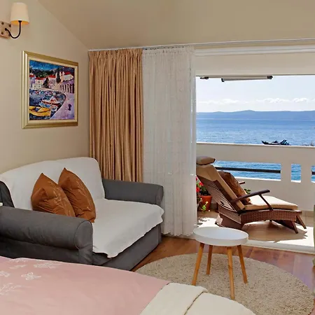 Amazing Waterfront Daire Bol