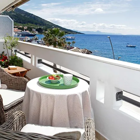 Amazing Waterfront Apartment