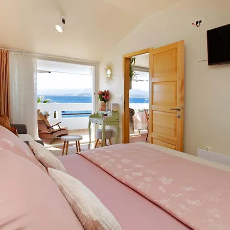 Amazing Waterfront *